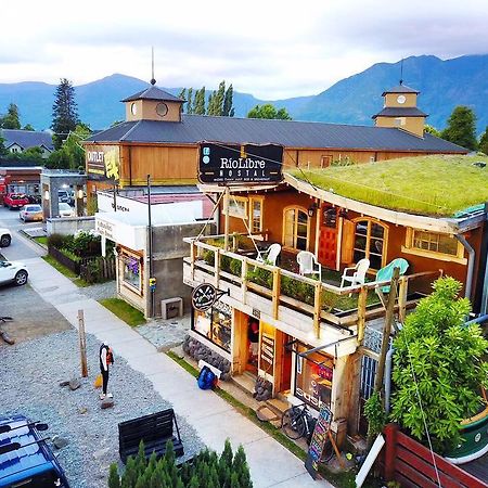 Rio Libre Pucon Party Hostel Экстерьер фото